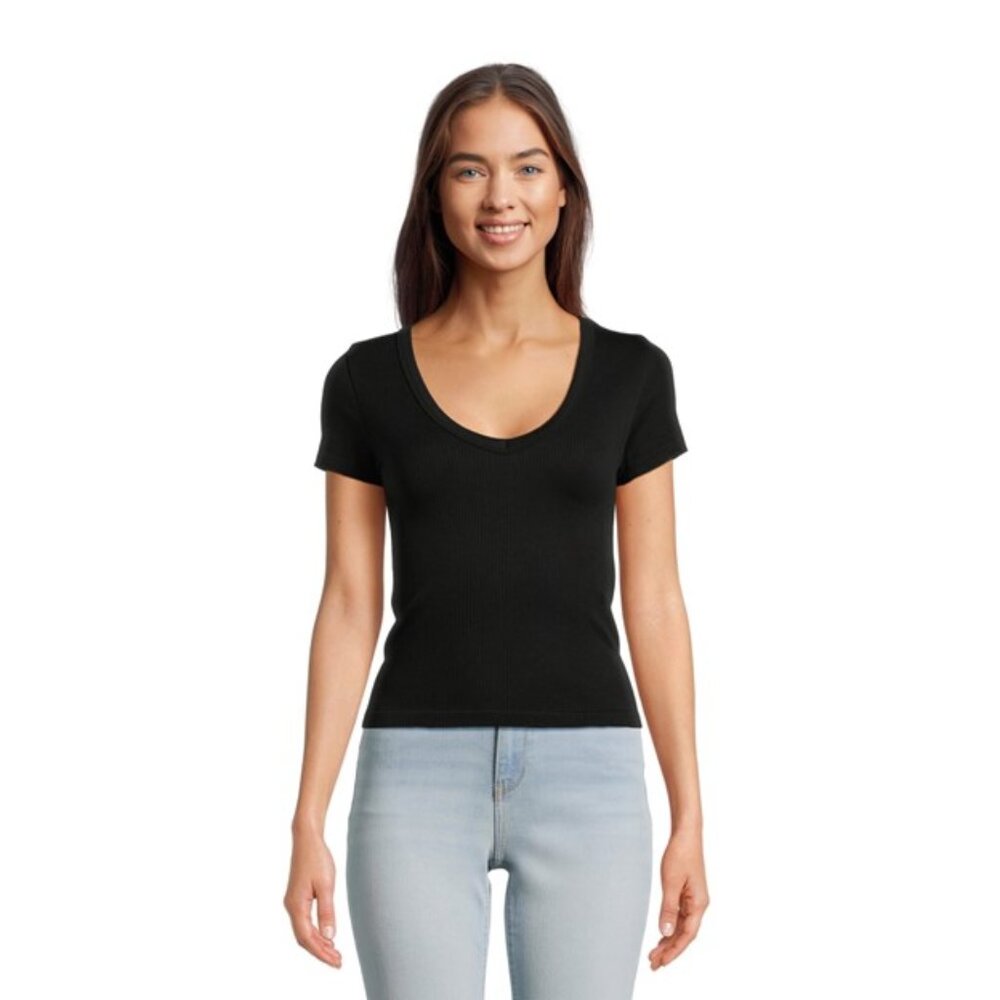 No Boundaries Seamless V Neck Tee with Short Sleeves NWT